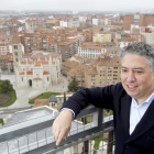 «LA GRAN CATEDRAL INCONCLUSA». Se sube a lo más alto de la Catedral, porque es «la gran atalaya de Valladolid. La gran Catedral inconclusa, que te recuerda que los proyectos en política tienen que ser ambiciosos, pero también estar sujetos a criterios de -Lostau