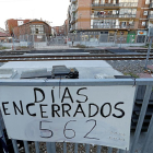 Las vías del tren a su paso por Pilarica.-J. M. LOSTAU