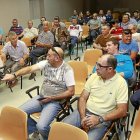 Asamblea de asalariados del taxi de Valladolid celebrada esta semana para votar a los representantes y perfilar la réplica a Uniatramc.-J. M. Lostau