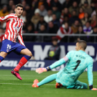 !-0. Morata  bate a Masip en el Metropolitano. / AFP
