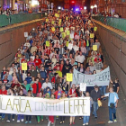 Manifestación contra el cierre del paso a nivel de La Pilarica, ayer, a su paso por el túnel de Vadillos.-J.M. Lostau