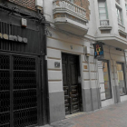 Entrada a la discoteca Mambo en la calle San Felipe Neri-Jonathan González
