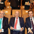 Los presidentes del Consejo de Cuentas, Jesús Encabo (I), el del CES, Germán Barrios (D), y el Procurador del Común, Javier Amoedo, durante la entrega de los Premios Castilla y León 2017.-ICAL