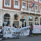 Grupos anarquistas de Palencia muestran su repulsa por las detenciones a dos compañeros y protestan delante de la subdelegación de Gobierno en Palencia-Ical