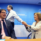 La secretaria general del Partido Popular, María Dolores de Cospedal, junto al secretario regional del PP, Alfonso Fernández Mañueco, y el presidente regional del partido, Juan Vicente Herrera, en la reunión del Comité Ejecutivo del PP de Castilla y León-Ical
