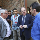 El presidente de la Junta, Juan Vicente Herrera; el secretario general de CCOO, Ignacio Fernández Toxo (I), el secretario autonómico de CCOO, Ángel Hernández (D), y el candidato a sucederle en el cargo, Vicente Andrés (2I).-Rubén Cacho / ICAL