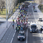 Centenares de ciclistas recuerdan a Estela Domínguez en una marcha multitudinaria en Salamanca. / ICAL