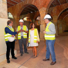 La concejala, María Sánchez,, el concejal, Manuel Saravia, y el gerente de Aquavall, Pedro Arroyo, durante la visita a las instalaciones-E. M.