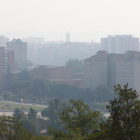 Valladolid bajo el manto de humo por los incendios. J. M. LOSTAU
