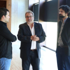 El coordinador general de IU Castilla y León, José María González, y el procurador de Izquierda Unida José Sarrión durante el Pleno de las Cortes-ICAL