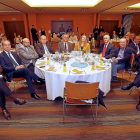 Juan Carlos de Margarida (presidente del Colegio de Economistas de Valladolid), Cipriano García (director general de las Cajas Rurales), Felipe Ramos (subdirector de El Mundo de Castilla y León), Jesús Encabo (presidente del Consejo de Cuentas de Castilla y León), Félix Moracho (presidente de Vitartis),  Pilar del Olmo  (consejera de Economía y Hacienda), José Antonio Arias (gerente de El Mundo de Castilla y León),  Donaciano Dujo (presidente de Asaja Castilla y León) y Luis Manuel Navas ( vicerrector de Patrimonio e Infraestructuras de la Universidad de Valladolid )