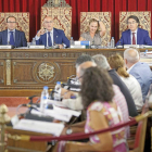 Momento de la celebración del pleno, presidido por Jesús Julio Carnero.-El Mundo