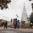 Montaje del árbol de navidad en la Plaza del Carmen. -PHOTOGENIC