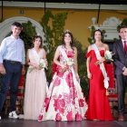 Pacheta junto al alcalde, Conrado Íscar y las Reinas de las Fiestas, Valeria, Estefanía y Sandra.  / E. M.