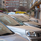 El polvo africano cubre de barro los coches en Valladolid. ICAL