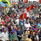 Más de 16.000 personas visitaron la campa de Villalar.En la imagen, público reunido ante el escenario escucha una actuación.-J.M. LOSTAU