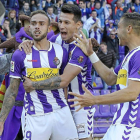 Roger, Hernán Pérez y Samuel celebran un gol en Zorrilla.-J.M. Lostau