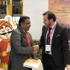 El alcalde de Valladolid, Óscar Puente, asiste a un encuentro internacional en el Pabellón de la India y firma varios convenios. En la imagen con Krishnakumar V. Kunjappan, delegado para España de la compañía aérea Air India-ICAL