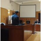 El masajista, de pie, al inicio del juicio en la Audiencia de Valladolid.- EUROPA PRESS