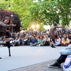 Espectáculo 'Migrare' de la compañía valenciana Maduixa en el Festival Internacional de Teatro y Artes de Calle de Valladolid.-ICAL