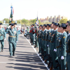 El coronel jefe de la Comandancia de la Guardia Civil de Valladolid, Juan Miguel Recio Álvarez, pasa revista antes de dar comienzo la celebración de la festividad de la Virgen del Pilar-RUBÉN CACHO/ ICAL