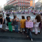 Concentración de la Asociación de Asistencia a Víctimas de Agresiones Sexuales y Malos Tratos (Adavasymt) convocada tras las polémicas declaraciones del alcalde de Valladolid