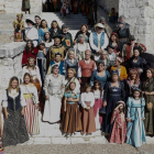 Vecinos de Tordesillas se visten de damas, caballeros, príncipes o princesas en el mercado medieval. -J.M. LOSTAU