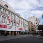El Teatro Calderón ya engalanado para la Seminci. | ICAL