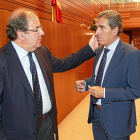Herrera con el nuevo portavoz del PP ayer en las Cortes.-J. M. LOSTAU