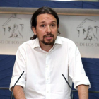 El líder de Podemos, Pablo Iglesias, durante una rueda de prensa.-ANGEL DIAZ (EFE)