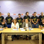El portavoz adjunto de Medio Ambiente del Grupo Parlamentario Socialista, José Luis Aceves, y la procuradora Ana Muñoz de la Peña se reúnen con miembros de las Brigadas de Refuerzo para extinción de Incendios Forestales (BRIF) para analizar la situación d-Ical