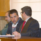 El acusado junto a su abogado, durante la primera sesión del juicio en la Audiencia Provincial-Pablo Requejo