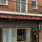 Administración de Lotería en la calle Real de Santovenia donde se ha vendido un segundo premio de la Lotería. -GSW