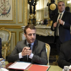El presidente de Francia, Emmanuel Macron, en la reunión de hoy en el Elíseo del Consejo de Defensa.-STEPHANE DE SAKUTIN