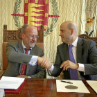 León de la Riva y Enrique Magante. del Banco Sabadell, tras la firma del convenio para emprendedores en el Ayuntamiento-Ical