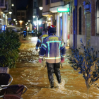 El reventón de agua en la calle Montero Calvo. / Ical