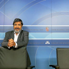 El procurador de C’s Manuel Mitadiel, ayer, en una rueda de prensa en las Cortes.-ICAL