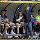 Rubi realiza un gesto de incredulidad ante el banquillo blanquivioleta en el estadio Gran Canaria-Photo-Deporte