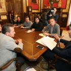 El alcalde de Valladolid, Óscar Puente, se reúne con representantes de los trabajadores de Lauki-ICAL