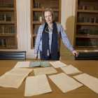 La directora del Archivo de Simancas, Julia Rodríguez, con algunos documentos sobre Manuel Murguía.-PABLO REQUEJO (PHOTOGENIC)