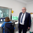 El consejero de Sanidad, Alejandro Vázquez, visita las obras y los nuevos equipos de alta tecnología diagnóstica y tratamiento oncológico.- ICAL