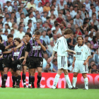 Jugadores del Real Valladolid celebran un gol en el Bernabéu. / E. M.