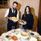 David y Yésica, segunda generación de la Casa Maragata, de Astorga.-