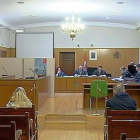 La supuesta víctima, testigo protegido, declaró ayer detrás de un biombo en la Audiencia Provincial.-RTVCYL  LA 8