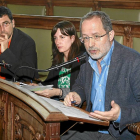 Alberto Bustos, María Sánchez y Manuel Saravia durante un pleno del Ayuntamiento-El Mundo