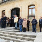 Los miembros de la Diputación de Soria guardan un minuto de silencio por las víctimas del avión siniestrado en Los Alpes-Álvaro Martínez