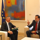 Reunión entre el presidente del gobierno,Mariano Rajoy y el presidente de Renault España, José Vicente de los Mozos.-ICAL