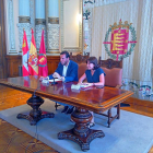 Óscar Puente y María Sánchez, ayer, en la explicación del nuevo modelo de gestión del agua-EL MUNDO