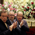 El presidente de la Junta, Juan Vicente Herrera, junto a Jesús Quijano en el consejero de Presidencia, José Antonio de Santiago Juárez en l capilla ardiente de Tomás Rodríguez Bolaños en el Ayuntamiento de Valladolid-ICAL
