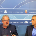 Los socialistas José Francisco Martín y Javier Izquierdo, ayer, en su valoración de presupuestos.-ICAL